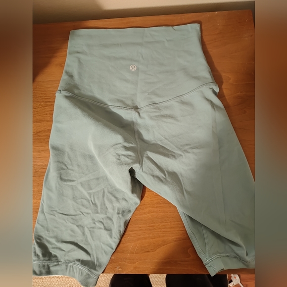 Lululemon Align high rise short - Picture 2 of 5